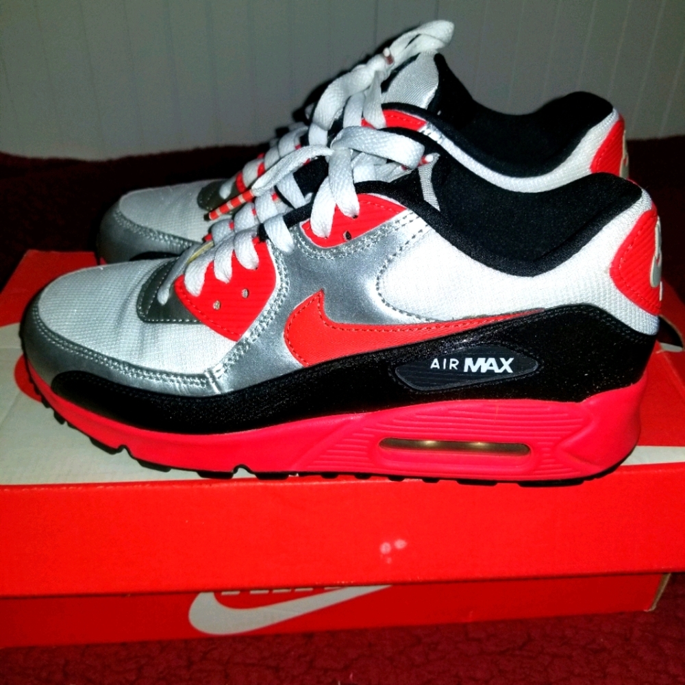 Air Max 90 Boys 5.5/Women's 7.5